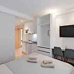 Lägenhet Lovely Fully Equipped Near Subway N1 *