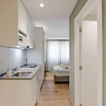 Lovely Fully Equipped Near Subway N1 アパート