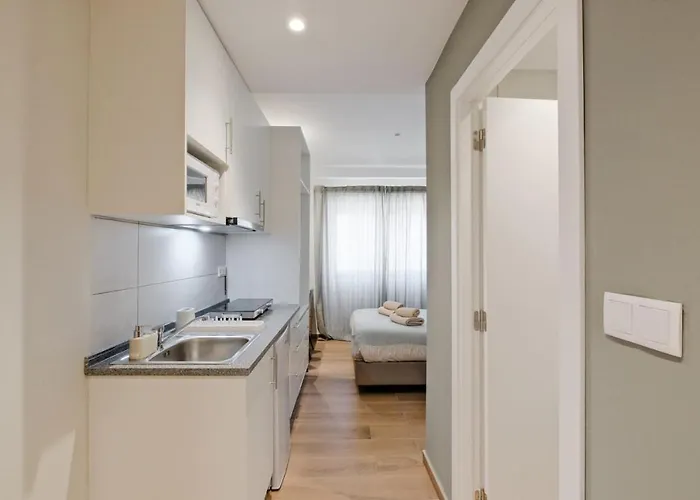 Lovely Fully Equipped Near Subway N1 アパート