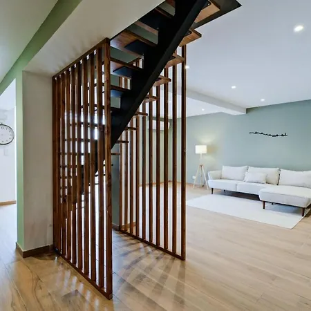 Lovely Fully Equipped Near Subway N1 Apartmán